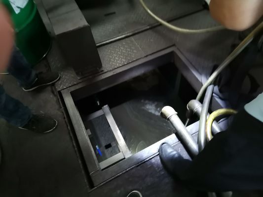 OEM মোবাইল মেশিন টুল ওয়াটার ট্যাঙ্ক কাটিং ফ্লুইড ডিগ্রিজার মেশিন